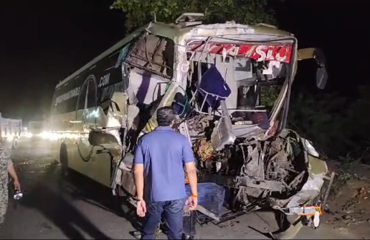 Morena Bus Accident: सवारियों से भरी बस ने डंपर को मारी जबरदस्त टक्कर, तीन लोगों की दर्दनाक मौत, 1 दर्जन से ज्यादा घायल