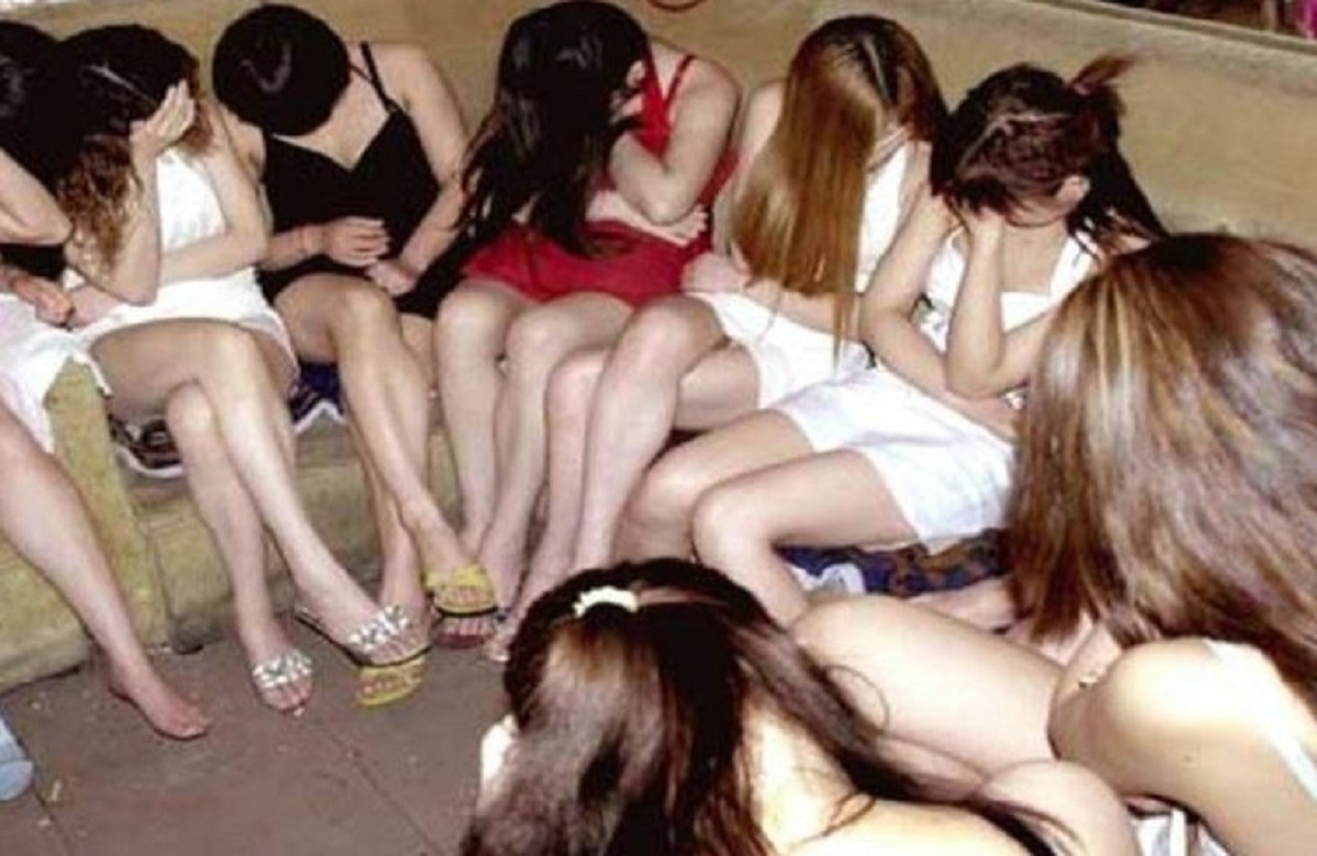 Sex Racket : राजधानी में धड़ल्ले से हो रहा था देह का सौदा, पुलिस ने 13 युवतियों को दबोचा, भाग निकले युवक