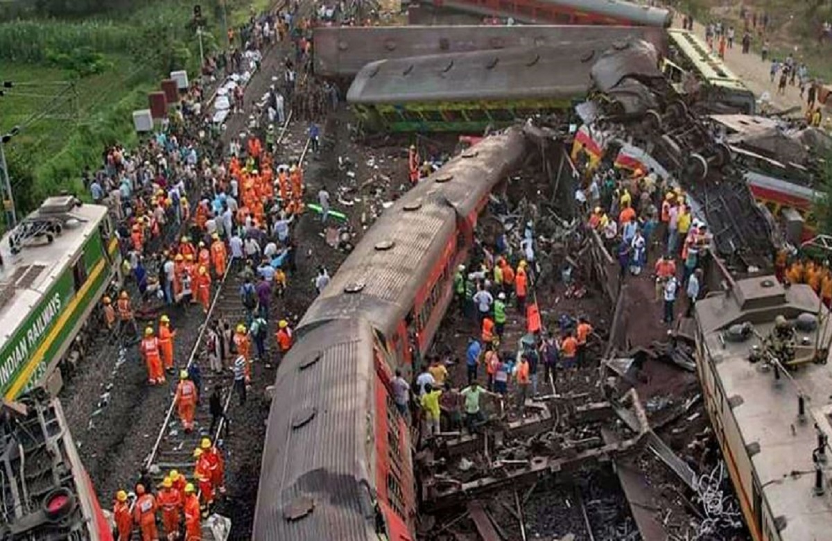 Balasore Train Accident : ट्रेन हादसे के बाद रेलवे का बड़ा एक्शन, महाप्रबंधक को हटाया पद से, CRS ने बोर्ड को सौंपी जांच रिपोर्ट