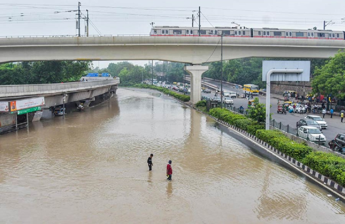 Delhi Flood: रविवार तक बंद रहेंगे सभी स्कूल-कॉलेज, सरकार ने दिया आदेश, दफ्तरों में वर्क फ्रॉम होम की सलाह