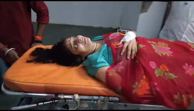 Chhatarpur News: नकाबपोश बदमाशों ने दिनदहाड़े महिला को मारी गोली, गंभीर हालत में अस्पताल में किया गया भर्ती