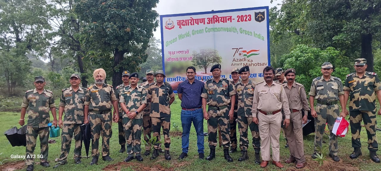 Bhanupratappur News: BSF के जवानों ने किया पौधारोपण, 8 हजार पौधे लगाकर पेड़ बनाने का लिया संकल्प
