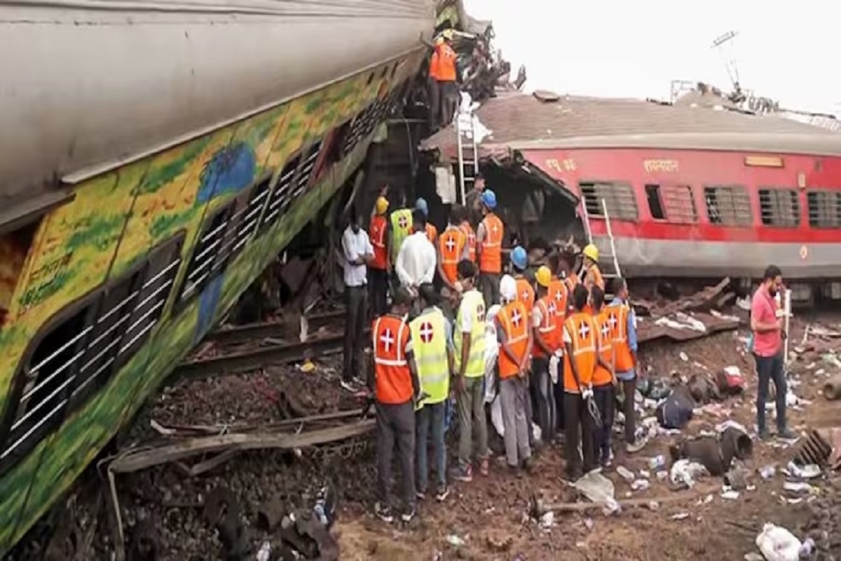 बालासोर रेल हादसा: सेफ्टी कमिशनर की रिपोर्ट आई सामने, जानें किसकी गलती से 290 से ज्यादा लोगों ने गंवाई अपनी जान..