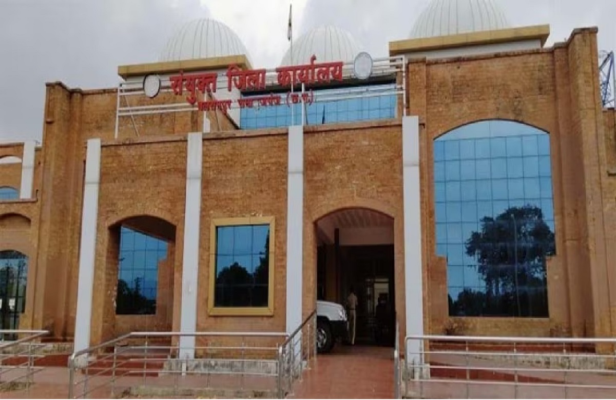 Balrampur News: नगर पंचायत अध्यक्ष के खिलाफ पार्षदों ने खोला मोर्चा, लाया अविश्वास प्रस्ताव