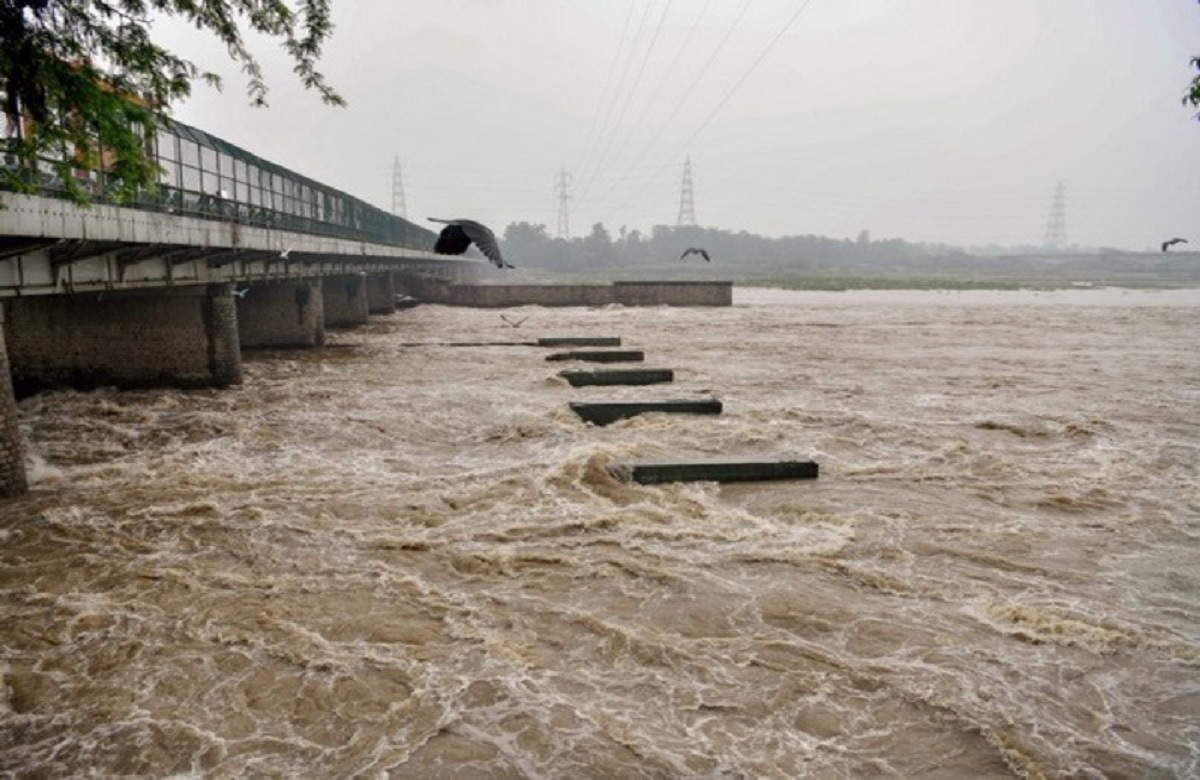 फिर बढ़ यमुना नदी का जल स्तर, बाढ़ से बेहाल दिल्ली-NCR, आज हो सकती है मूसलाधार बारिश