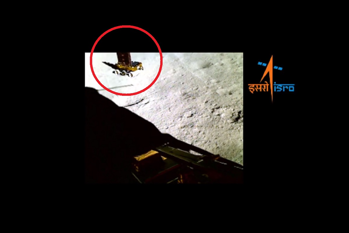 Chandrayan-3 Pragyan Rover Video: ‘रोवर ऐसा नजर आ रहा है मानो कोई बच्चा चंदामामा के आँगन में अठखेलियाँ कर रहा हो’.. देखें Video..