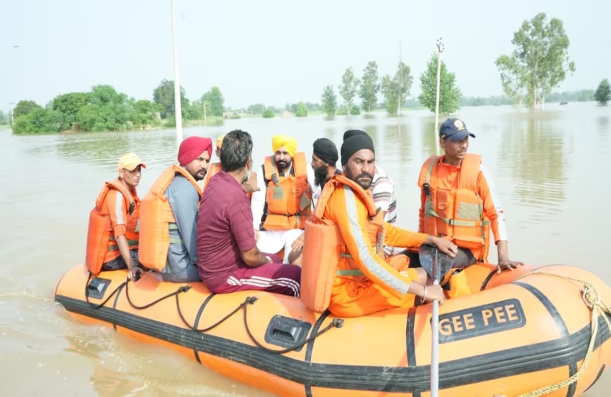 फिर बाढ़ की चपेट में पंजाब, मैदान में कूदे मान, रेस्क्यू के लिए नाव लेकर पहुंचे मुख्यमंत्री