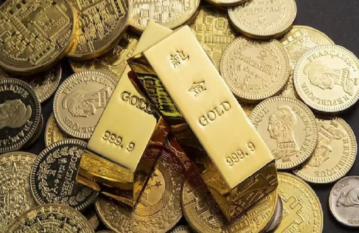 Gold Price Today: अगर करवाचौथ पर बना रहे है सोना खरीदने का मन, तो देख लें क्या है बाजार में 10 ग्राम का भाव