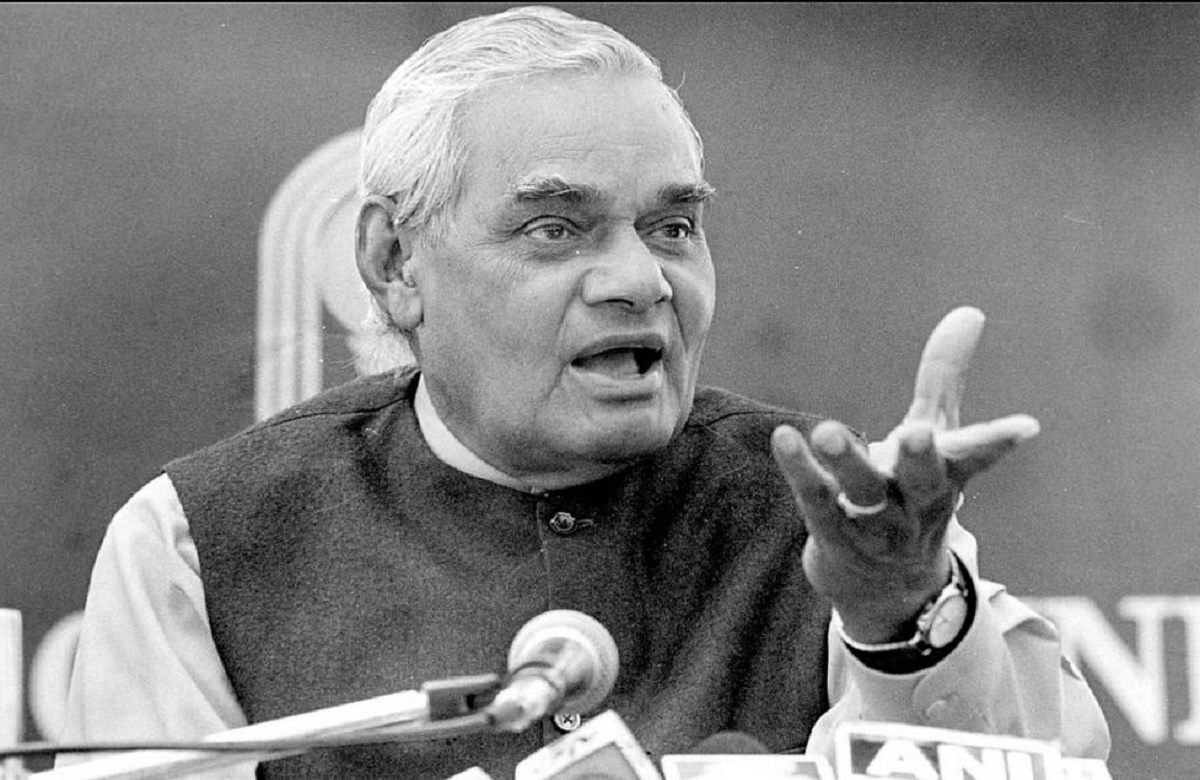 Atal Bihari Vajpayee Death Anniversary: केवल उन्हें सुनने के लिए रुकी रहती थी लाखों की भीड़, उनके भाषण से गदगद हो जाते थे लोग