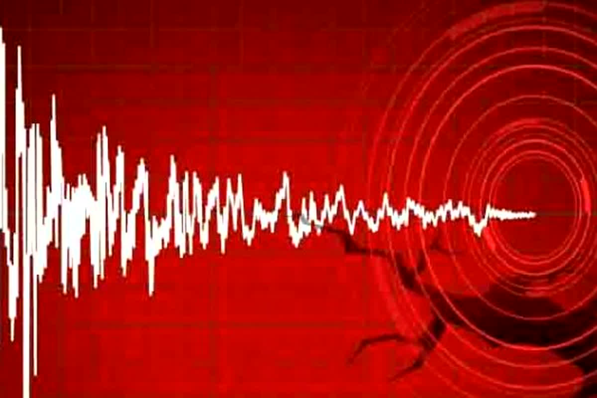 Earthquake in UP: एक ही मिनट में दो बार डोली धरती.. प्रदेश के कई जिलों में महसूस हुए भूकंप के झटके, दहशत में घरों से बाहर निकले लोग