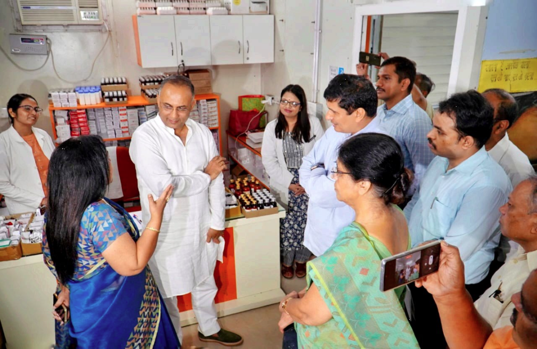 कर्नाटक के स्वास्थ्य मंत्री ने किया ​मोहल्ला क्लिनिक का दौरा, कहा- ‘यह कोई गेम-चेंजर जैसी चीज़ नहीं है इससे अच्छे तो हमारे यहां’…