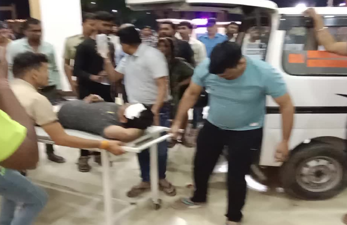 Gwalior News: बदमाशों के हौसले हुए बुलंद, इनामी बदमाश को पकड़ने गई पुलिस पर चलाई गोली, घायल आरक्षक को अस्पताल में किया गया भर्ती