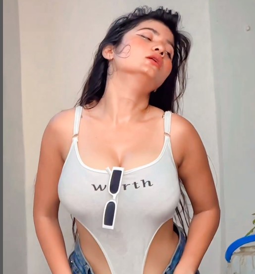 Sexy Video Chodne Ki Video - Neha Singh latest sexy video : à¤¨à¥‡à¤¹à¤¾ à¤¸à¤¿à¤‚à¤¹ à¤•à¤¾ à¤¸à¥‡à¤•à¥à¤¸à¥€ à¤µà¥€à¤¡à¤¿à¤¯à¥‹ à¤µà¤¾à¤¯à¤°à¤², à¤à¤¸à¤¾ à¤•à¤°à¤¤à¥‡  à¤¦à¥‡à¤– à¤«à¥ˆà¤‚à¤¸ à¤¬à¤‚à¤¦ à¤•à¤° à¤²à¥‡ à¤°à¤¹à¥‡ à¤†à¤‚à¤–à¥‡à¤‚ |