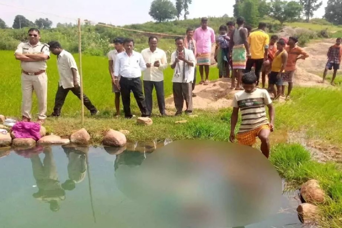 Ambikapur Hindi News: मौतों पर सरकार का मरहम… तीन बच्चियों के डूबकर हुए मौत के मामले में परिजनों को मुआवजा, पहुंचे कलेक्टर-एसपी