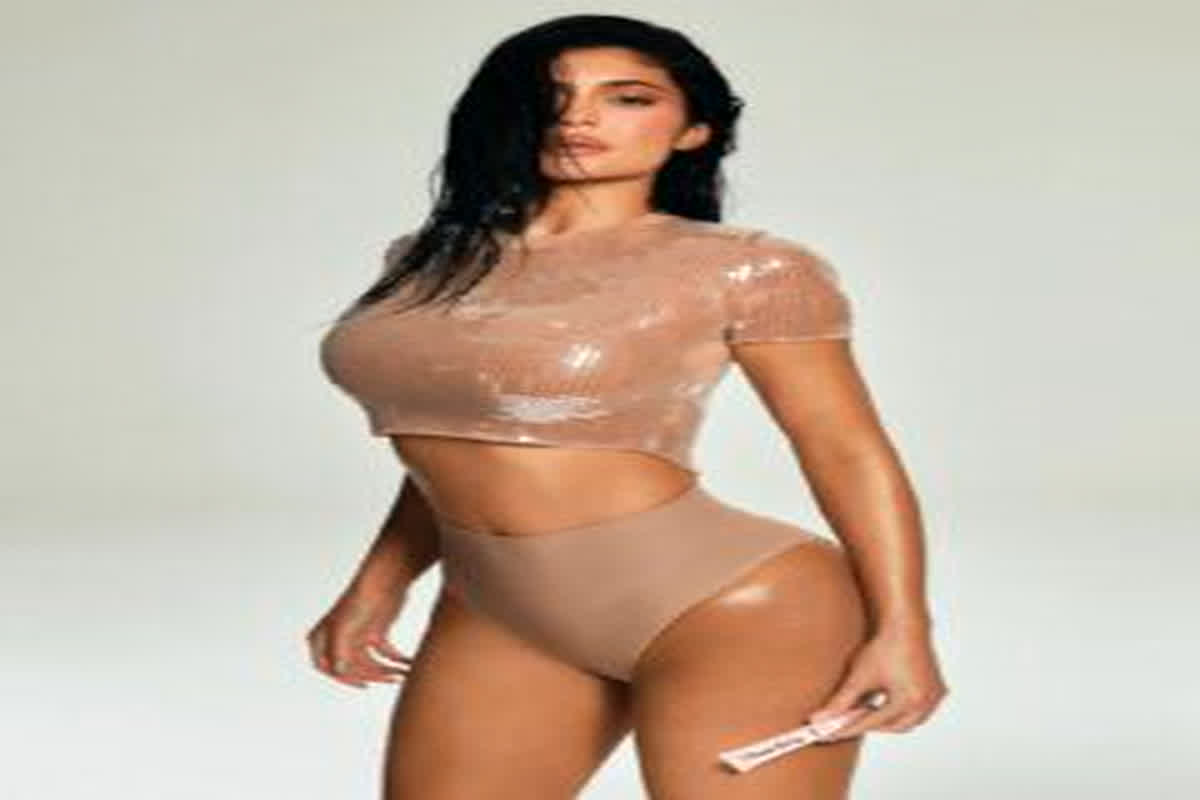 Kylie Jenner Hot Pic: अपने बोल्ड तस्वीरें और मेकअप से यूं बनी कम उम्र में अरबपति, सोशल मीडिया पर हैं इनके सबसे ज्यादा फॉलोअर्स
