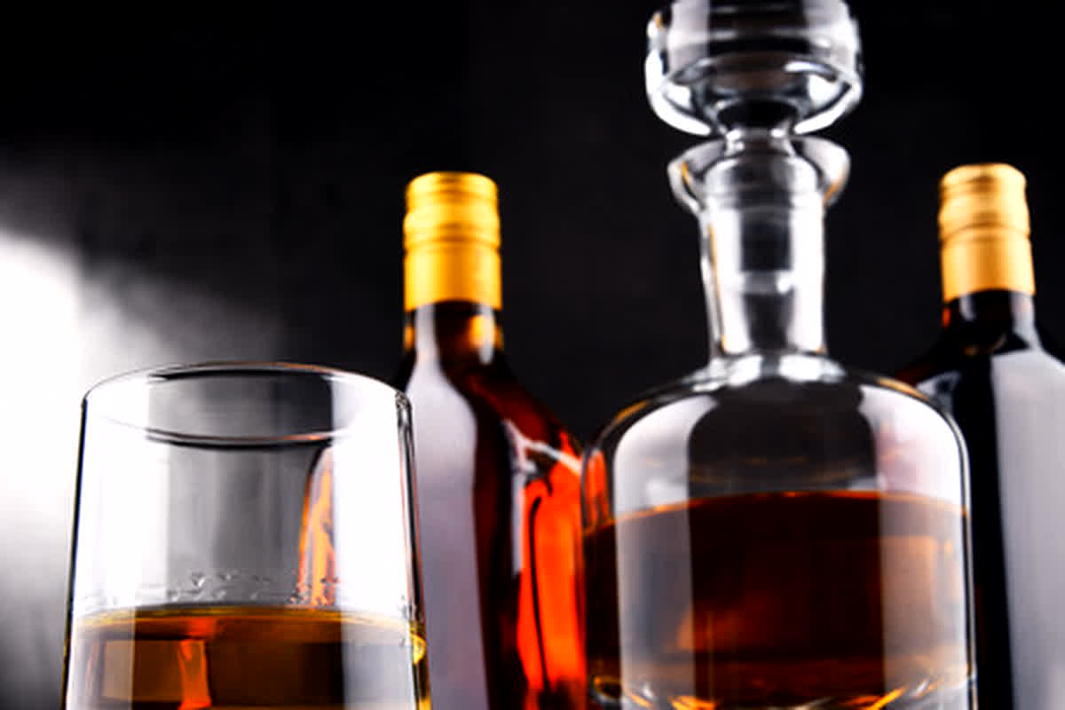 Liquor Price Hike: अब जाम छलकाना महंगा होगा! लाइसेंस रिन्युअल के लिए होना होगा एकजुट, नई शराब नीति को मिली मंजूरी