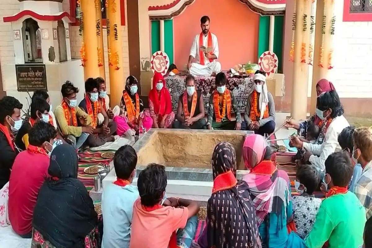 UP Muslim Family Ghar Vapsi: एक साथ 70 लोगों ने किया धर्म परिवर्तन, 10 परिवार के लोगों ने अपनाया सनातन धर्म