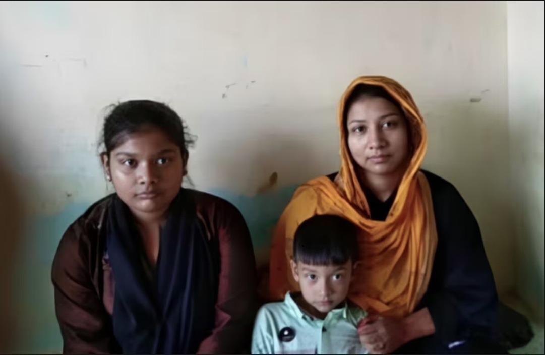 UP News : ‘लो एक और आ गया सीमा हैदर जैसा मामला’…! बांग्लादेश से सीमा पार कर प्रेमी के घर पहुंची तीन बच्चों की मां, गांव में मचा हड़कंप