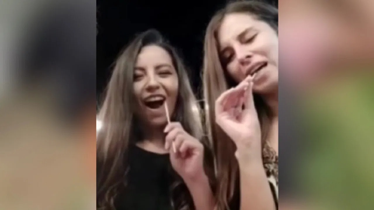Viral Video: लड़कियों की ऐसी हरकत देखकर आपकी भी कांप उठेगी रूह, video देखकर लग जायेगा 440watt का झटका, देखें वीडियो