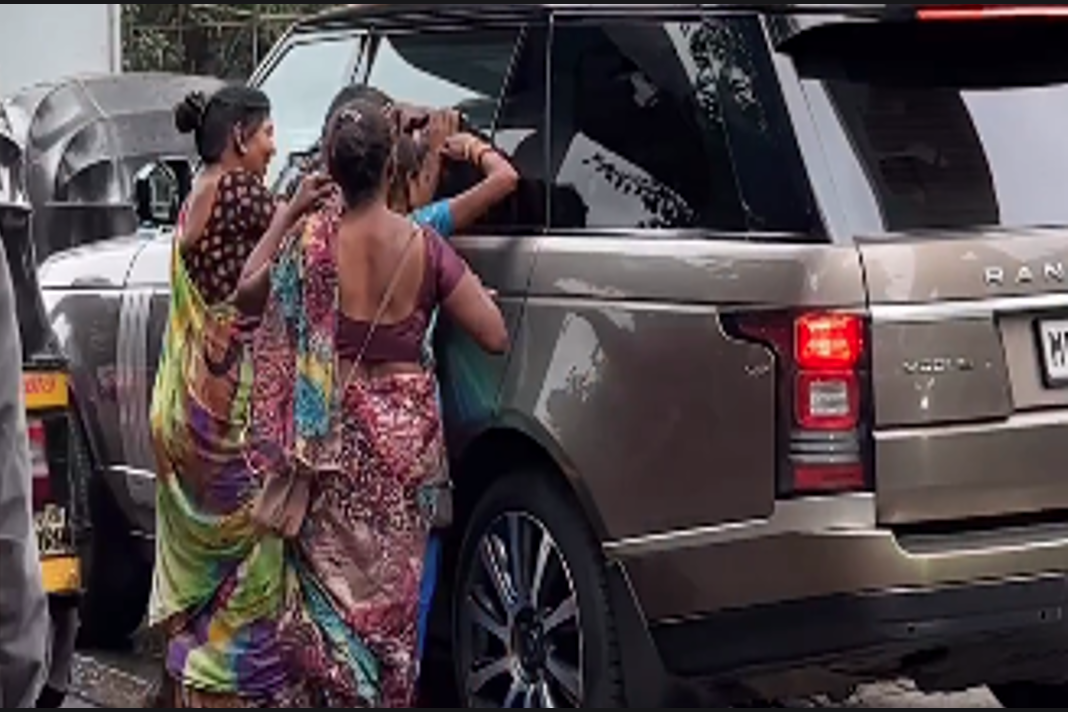 Alia Bhatt’s car surrounded by people: रणबीर कपूर की लाइफ पार्टनर आलिया भट्ट फंसी दुविधा में , महिलाओं ने कार को घेरकर किया जोरदार अटैक