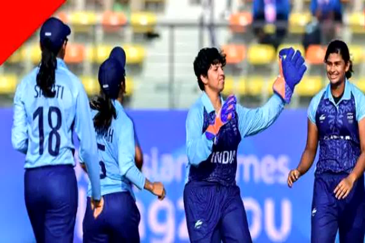 Asian Games 2023: स्वर्ण पदक अपने नाम करने के बाद भारतीय महिला क्रिकेट टीम ने मनाया जश्न, देखें तस्वीरें