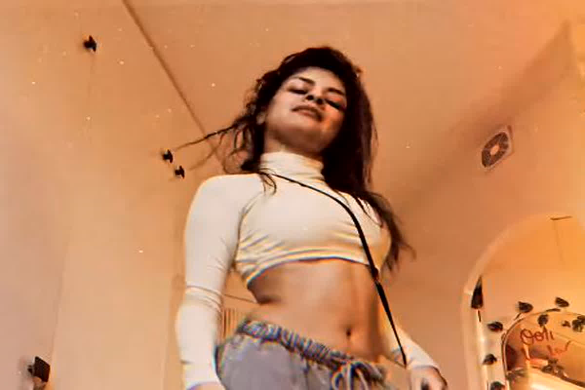 Avneet Kaur New Sexy Video