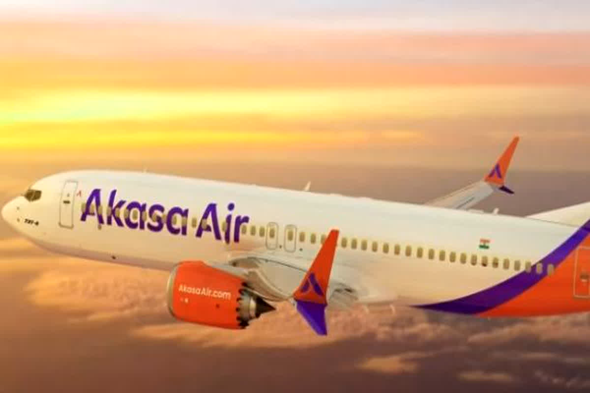 Akasa Air Flight Emergency Landing: अकासा एयर का विमान बम की धमकी के चलते वाराणसी हवाई अड्डे पर आपात स्थिति में उतरा