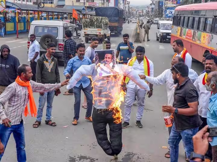 Cauvery Water Dispute: कर्नाटक बंद होने से 44 फ्लाइट्स कैंसिल, स्कूल-कॉलेज बंद, 50 प्रदर्शनकारी हिरासत में, इस विवाद के कारण राज्य में माहौल हुआ खराब, यहां जाने