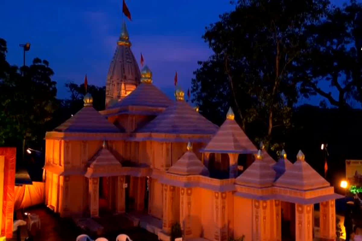 Ram Mandir Ganesh Pandal: अयोध्या के राम मंदिर की थीम पर यहां बना गणेश पंडाल, लोगों को अपनी ओर कर रहा आकर्षित