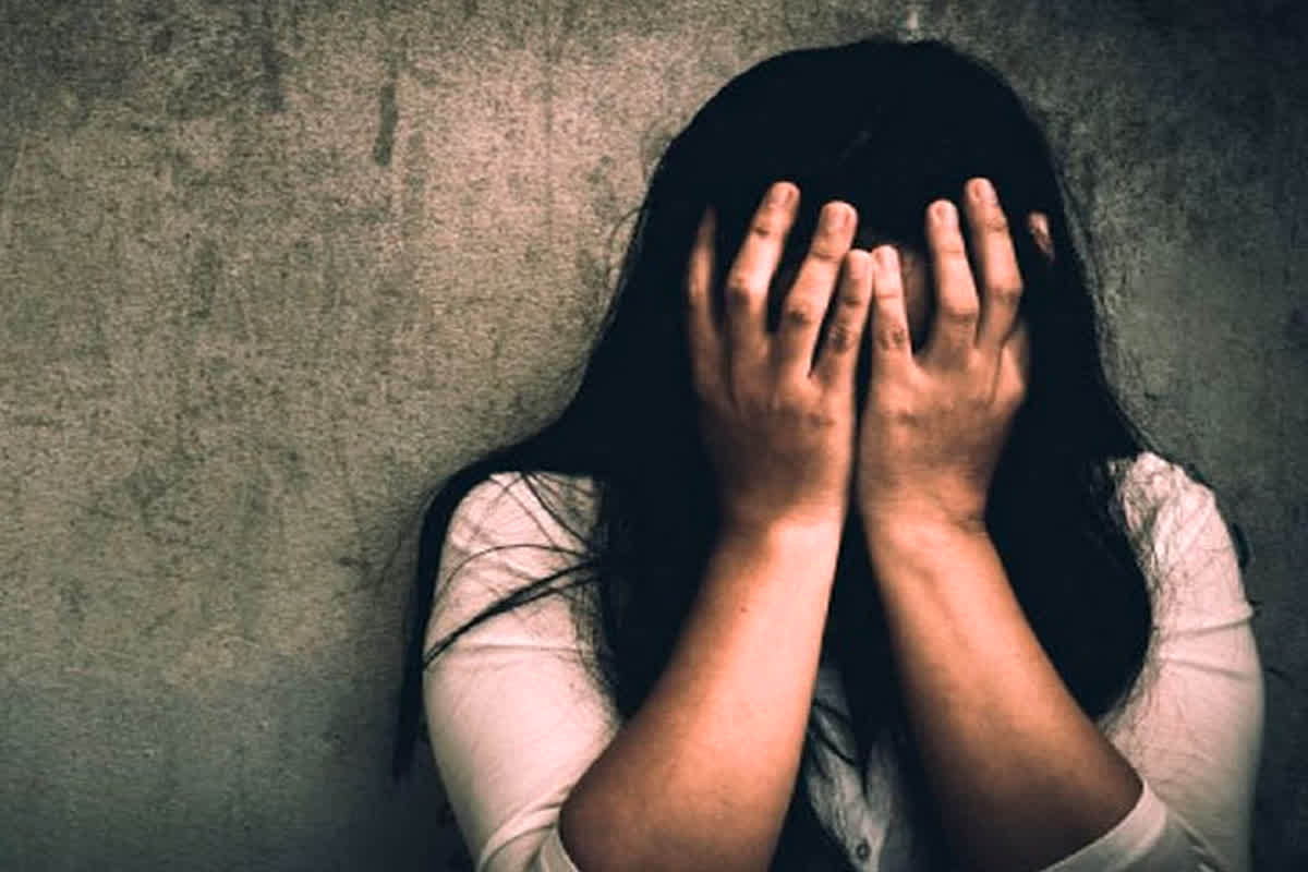 Two girls raped: दो सहेलियों के साथ बलात्कार, तीन दोस्तों ने निजी रेस्टोरेंट में ले जाकर की हैवानियत