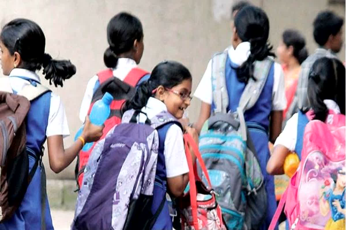 Indore School Timing Change: प्रदेश में सर्दी का कहर जारी, स्कूल खुलने के समय में हुआ बदलाव, आदेश जारी