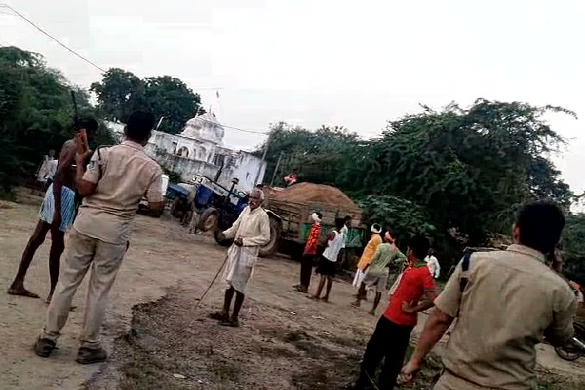 Bhind News: रेत माफियाओं ने दिखाई दबंगई, पुलिसकर्मियों से की मारपीट, हमले में तीन हुए चोटिल