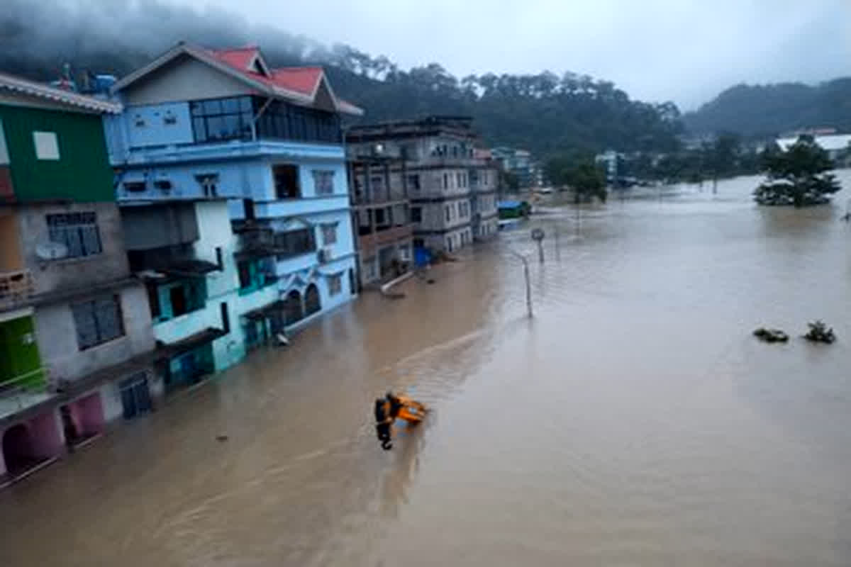 Cloud Burst in Sikkim: बादल फटने से आई तबाही, बाढ़ में सेना के 23 जवान लापता, तलाश अभियान जारी…