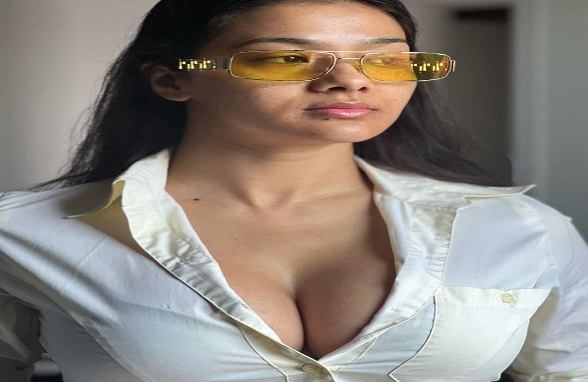 Namrata Malla Sexy Hot Pictures : नम्रता मल्ला ने खोले शर्ट के बटन, साफ-साफ दिखाई दिए ये अंग, गोरा बदन देख लग जाएगी तन-बदन में आग..