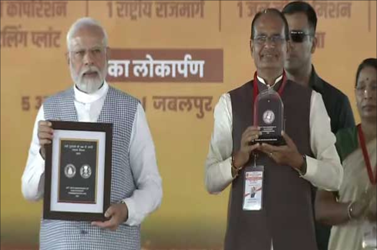 PM Modi In Jabalpur: पीएम मोदी ने किया रानी दुर्गावती स्मारक का शिलान्यास, विशेष सिक्के और डाक टिकट किया जारी