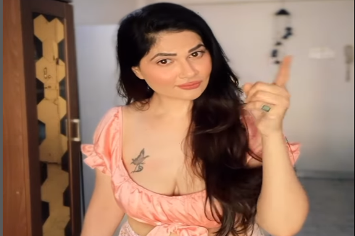 Aabha Paul Sexy Video: कैमरे के सामने गंदी बात एक्ट्रेस ने दिखा दी ऐसी चीज, सेक्सी वीडियो हो रहा वायरल