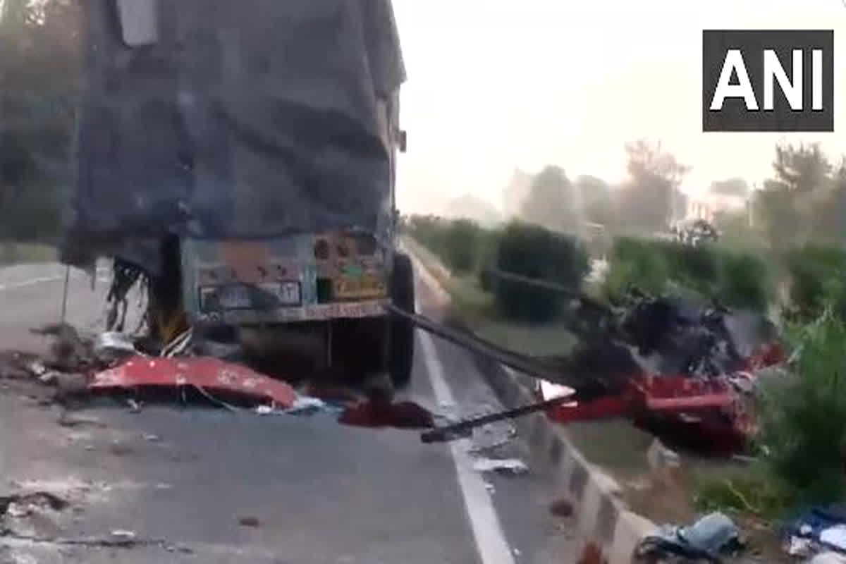 Bus Accident In Rajasthan : खड़े ट्रेलर से टकराई यात्रियों से भरी बस, 3 की मौत, 24 घायल