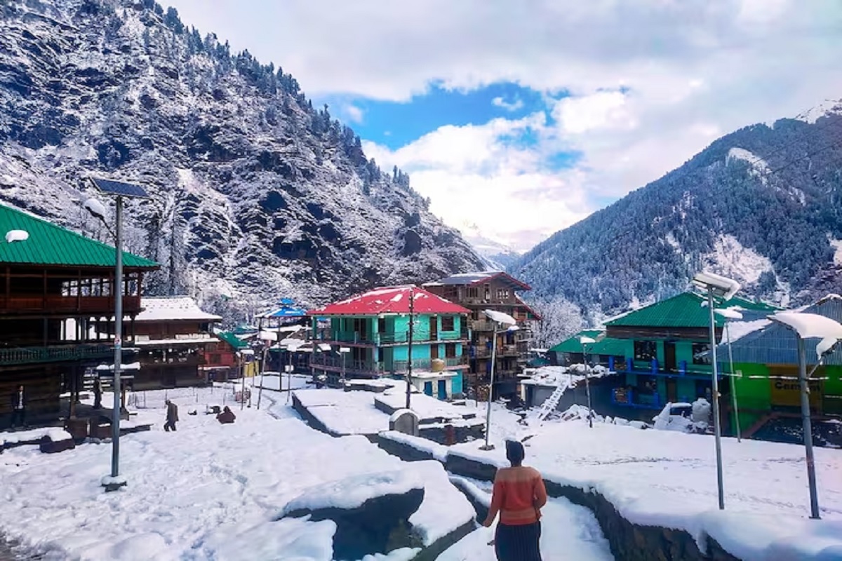 IRCTC Kashmir Tour: IRCTC Kashmir Tour: शीतकालीन की में छुट्टियों बेहद कम खर्च में घूम सकते है कश्मीर.. देखें रेलवे का यह शानदार पैकेज..