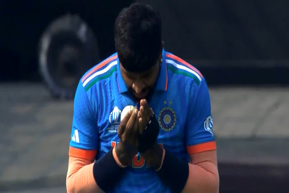 India Vs Pakistan World Cup: हार्दिक ने बताया बॉल को फूंककर क्या मंत्र पढ़ा था! वीडियो सोशल मीडिया पर हुआ वायरल