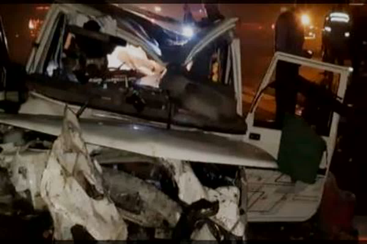 Yamuna Expressway Accident : ग्रेटर नोएडा के एक्सप्रेसवे पर हुआ भीषण सड़क हादसा, एक ही परिवार के 5 लोगों की मौत, 3 घायल