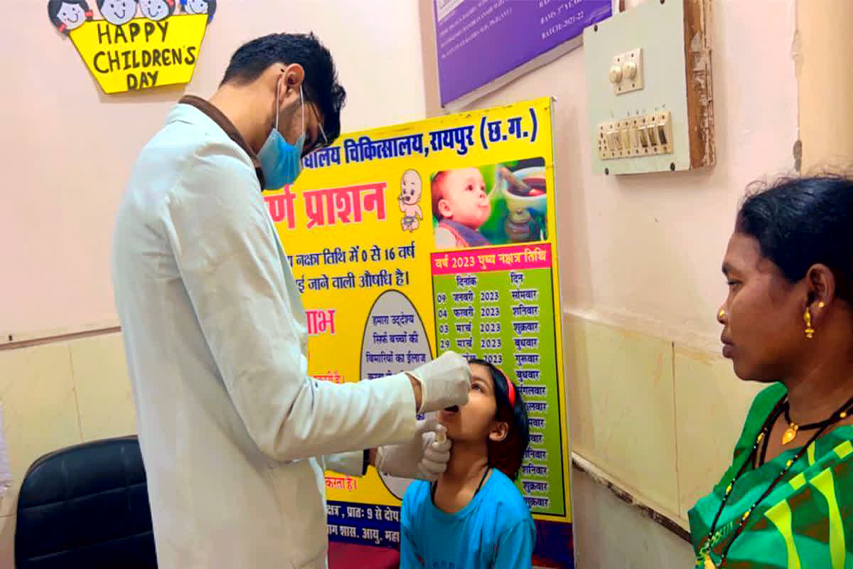 Raipur News : आयुर्वेद महाविद्यालय चिकित्सालय में 1270 बच्चों का कराया गया स्वर्णप्राशन, स्वास्थ्य परीक्षण के साथ निःशुल्क औषधि वितरित की गई