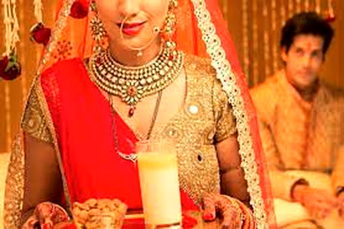 Indian Bride Poses | Weddingplz