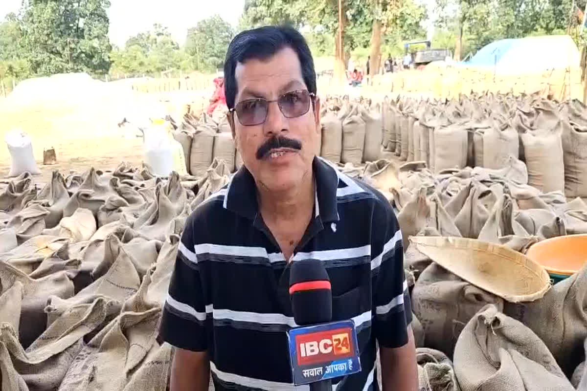 Gariyaband Dhan Kharidi  News: किसानों के लिए मुसीबत लेकर आया कांग्रेस बीजेपी धान खरीदी का घोषणा पत्र, धान खरीदी को लेकर परेशान नजर आए किसान
