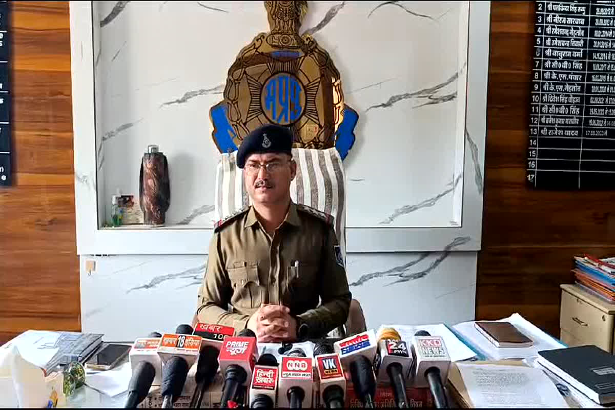 Dhar Fake Instagram ID: युवती की फर्जी आईडी बनाकर युवक करता था ये काम, अब चढ़ा पुलिस के हत्थे, शिकायत के बाद सायबर टीम ने की कार्रवाई