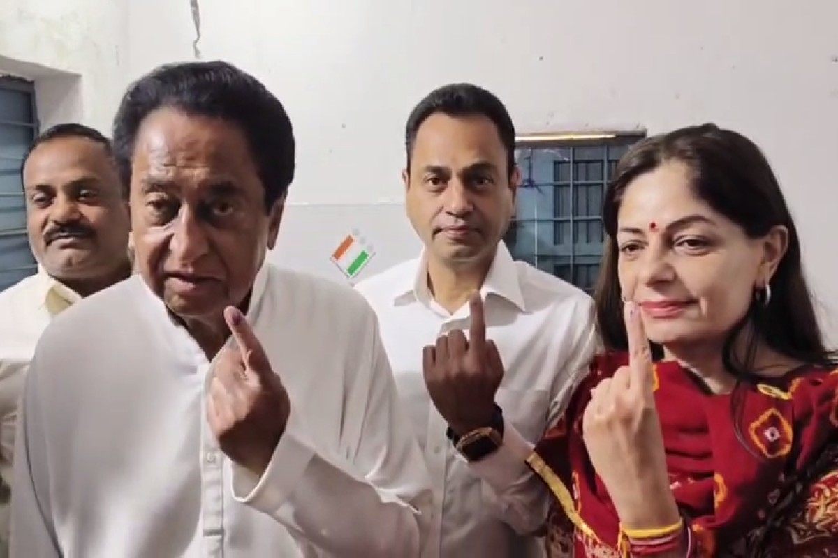 Chhindwara Assembly Election 2023: बेटे और बहु के साथ पोलिंग बूथ पहुंचे कमल नाथ, अपने मताधिकार का किया प्रयोग