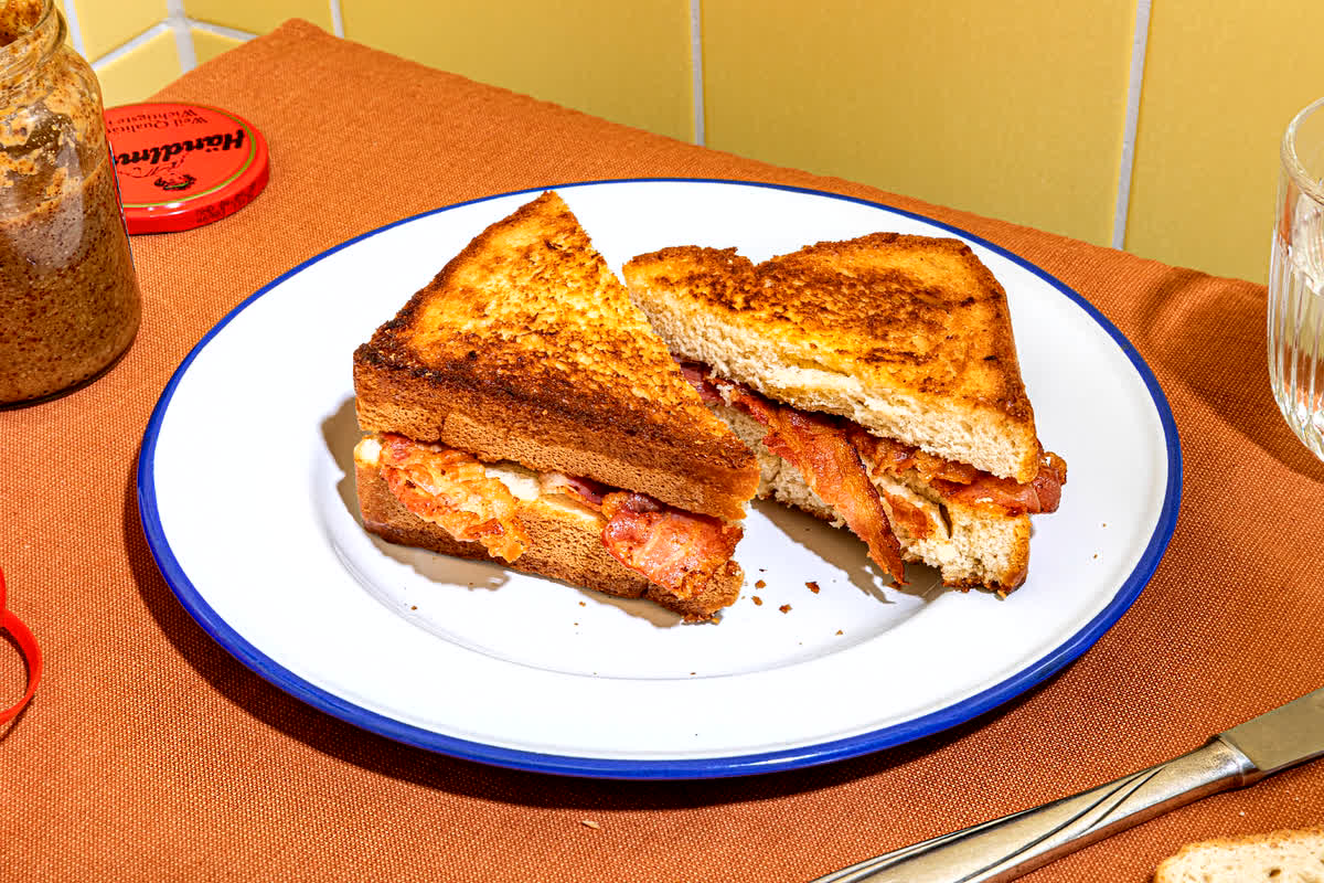 Customs Fines For Sandwich : एक सैंडविज के लिए महिला को देने पड़े 1 लाख 60 हजार रुपए, जानें क्या है पूरा मामला
