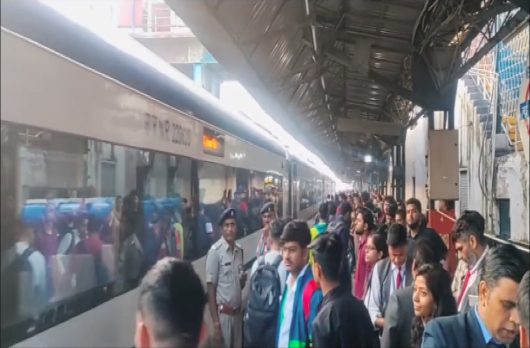 Special Vande Bharat Train: यात्रियों की सुविधा के लिए चलाई गई स्पेशल वंदे भारत ट्रेन, लोगों ने भारतीय रेल का जताया आभार