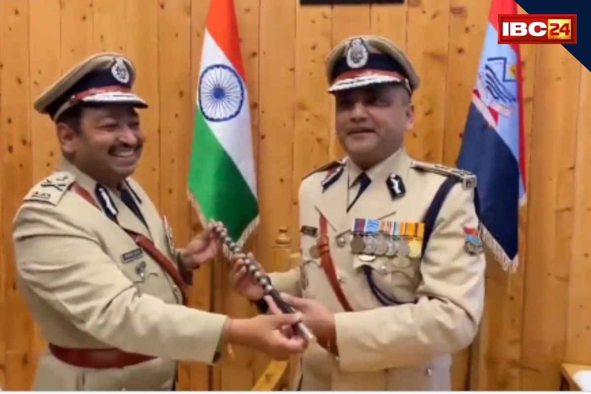 Uttarakhand New DGP: देवभूमि उत्तराखंड को मिला नया पुलिस कप्तान.. CM के बेहद करीबी इस IPS ने संभाली DGP की कमान 