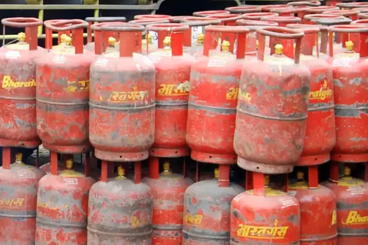 Gas Cylinder ka Price Kya Hai: LPG Gas मिलेगा 724 रुपए में, होली से पहले घरेलू महिलाओं को बड़ी राहत