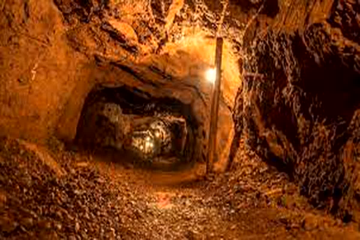 Gold Mine Collapse: सोने की खदान में मौत की नींद सो गए 10 लोग, खुदाई के दौरान अचानक ढह गई खान | 10 person Killed due to gold mine collapse in Suriname